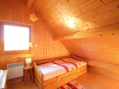 Un ou plusieurs lits dans un hébergement de l'établissement Chalet spacieux 3* avec parking et WiFi au Mont Dore - FR-1-608-106
