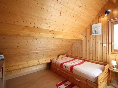 Un ou plusieurs lits dans un hébergement de l'établissement Chalet spacieux 3* avec parking et WiFi au Mont Dore - FR-1-608-106