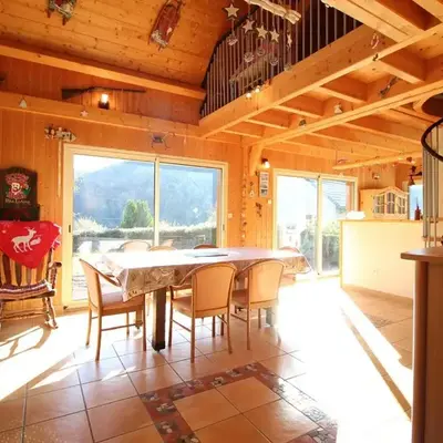 Chalet spacieux 3* avec parking et WiFi au Mont Dore - FR-1-608-106