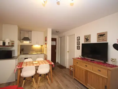 Cuisine ou kitchenette dans l'établissement Charmant T2 au Mont-Dore avec Garage Double et WiFi - FR-1-608-114
