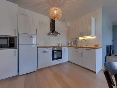 Cuisine ou kitchenette dans l'établissement Appartement T3 centre La Bourboule avec balcon et un petit chien accepté - FR-1-608-119