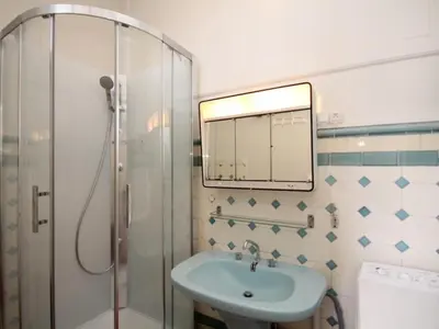 Salle de bains dans l'établissement Appartement T2 Hyper Centre - Accès Wifi - 5 Pers. - FR-1-608-134
