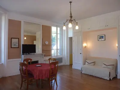 Télévision ou salle de divertissement dans l'établissement Appartement T2 Hyper Centre - Accès Wifi - 5 Pers. - FR-1-608-134