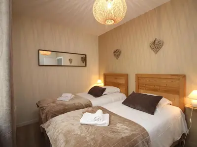 Un ou plusieurs lits dans un hébergement de l'établissement LE MONT DORE - Appartement T3 avec terrasse, parking et wifi - FR-1-608-79