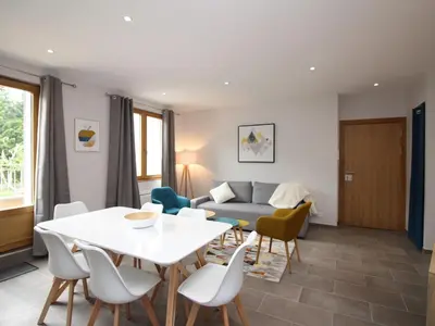 Coin salon dans l'établissement LE MONT DORE - Appartement T3 avec terrasse, parking et wifi - FR-1-608-79