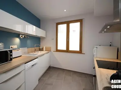 Cuisine ou kitchenette dans l'établissement LE MONT DORE - Appartement T3 avec terrasse, parking et wifi - FR-1-608-79