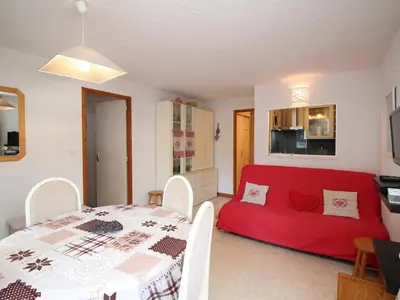 Un ou plusieurs lits dans un hébergement de l'établissement Mont-Dore: T2 avec Balcon, Parking et WIFI - FR-1-608-125