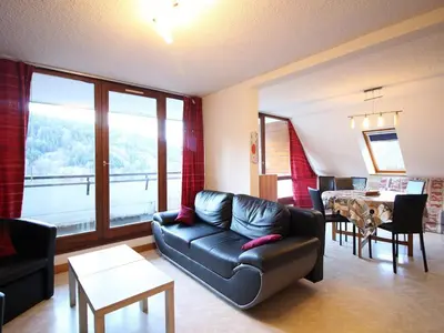 Coin salon dans l'établissement Appartement T3 50m² avec parking privatif au Mont-Dore - FR-1-608-157