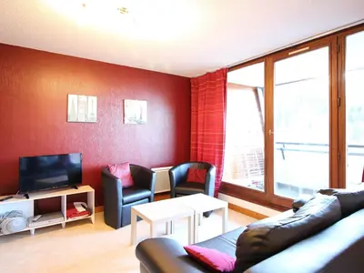 Coin salon dans l'établissement Appartement T3 50m² avec parking privatif au Mont-Dore - FR-1-608-157