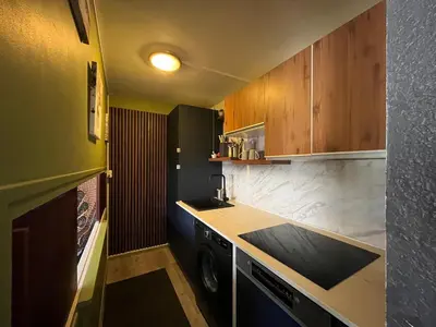 Cuisine ou kitchenette dans l'établissement T2 Bis au Pied des Pistes - Capacité 4 Pers. - FR-1-608-142