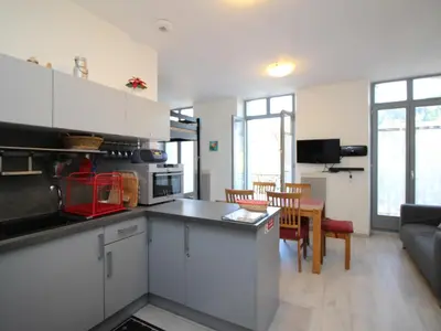 Cuisine ou kitchenette dans l'établissement Charmant T3 au centre de La Bourboule, 4 pers, près des Thermes - FR-1-608-164