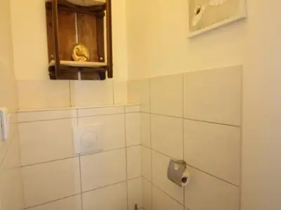 Salle de bains dans l'établissement Charmant T3 au centre de La Bourboule, 4 pers, près des Thermes - FR-1-608-164