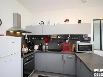 Cuisine ou kitchenette dans l'établissement Charmant T3 au centre de La Bourboule, 4 pers, près des Thermes - FR-1-608-164