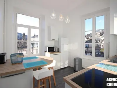 Cuisine ou kitchenette dans l'établissement La Bourboule - Charmant T2 rénové avec WiFi - FR-1-608-159