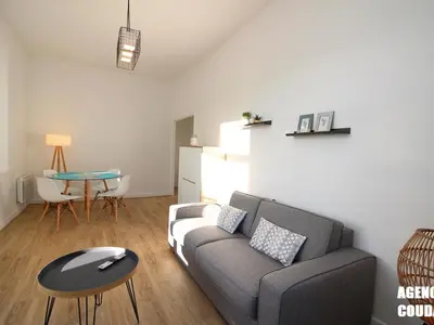 Coin salon dans l'établissement La Bourboule - Charmant T2 rénové avec WiFi - FR-1-608-159