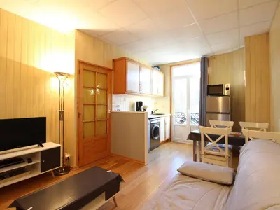 Cuisine ou kitchenette dans l'établissement La Bourboule Centre: T2 Confort avec Ascenseur et Wi-Fi - FR-1-608-118
