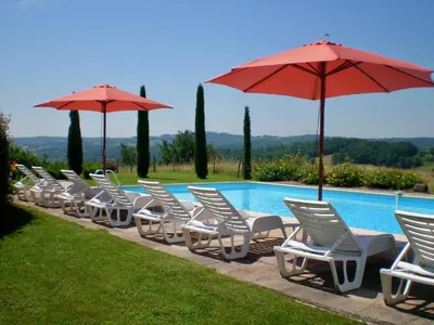 Piscine de l'établissement Domaine Leyvinie, gite Chardonnay, close to Dordogne ou située à proximité