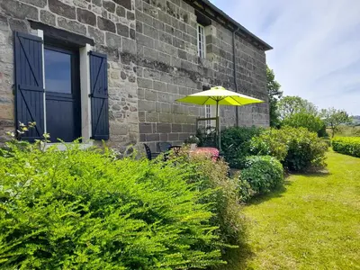 Jardin de l'établissement Domaine Leyvinie, gite Mourvedre, close to the Dordogne