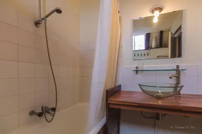 Salle de bains dans l'établissement Domaine Leyvinie, gite Mourvedre, close to the Dordogne