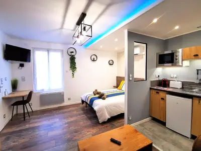 Cuisine ou kitchenette dans l'établissement Skyline Residence 