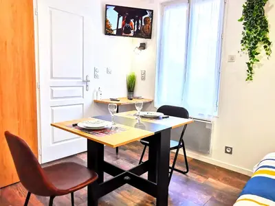 Télévision ou salle de divertissement dans l'établissement Skyline Residence 