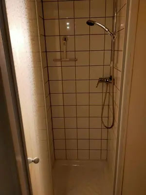 Salle de bains dans l'établissement Duplex de 65 m² à l'esprit chalet
