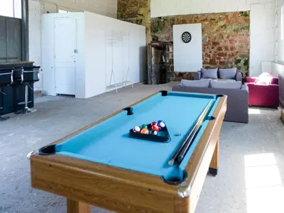 Billard dans l'établissement Holiday home with pool in Coubjours