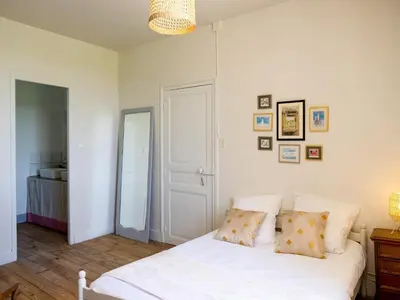 Un ou plusieurs lits dans un hébergement de l'établissement Holiday home with pool in Coubjours