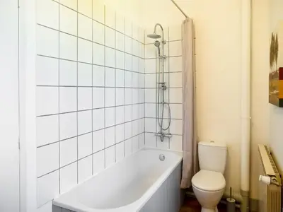 Salle de bains dans l'établissement Holiday home with pool in Coubjours