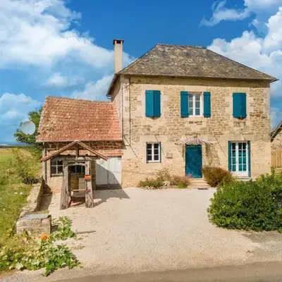Holiday home with pool in Coubjours