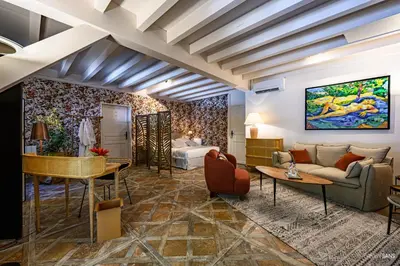 Coin salon dans l'établissement Maison d'hôtes Les jardins Saint Eloi