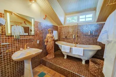 Salle de bains dans l'établissement Maison d'hôtes Les jardins Saint Eloi