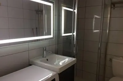Salle de bains dans l'établissement Studio lumineux avec balcon 2/4 pers. plein centre