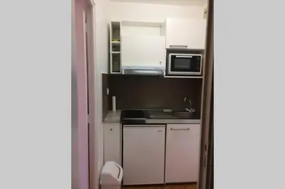 Cuisine ou kitchenette dans l'établissement Studio lumineux avec balcon 2/4 pers. plein centre