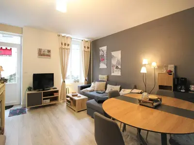 Télévision ou salle de divertissement dans l'établissement Mont-Dore Centre - Charmant T2 Bis avec WIFI - FR-1-608-47