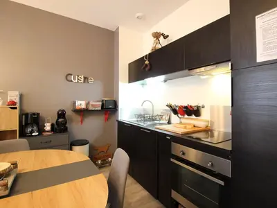Cuisine ou kitchenette dans l'établissement Mont-Dore Centre - Charmant T2 Bis avec WIFI - FR-1-608-47