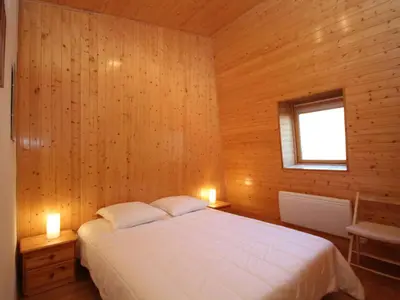 Un ou plusieurs lits dans un hébergement de l'établissement Mont-Dore : Duplex 4P avec Balcon, Garage et Wi-Fi - FR-1-608-3