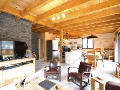 Télévision ou salle de divertissement dans l'établissement Splendide chalet 5 chambres avec terrasse, garage et wifi au Mont-Dore - FR-1-608-188
