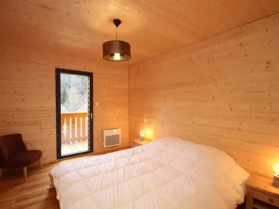 Un ou plusieurs lits dans un hébergement de l'établissement Splendide chalet 5 chambres avec terrasse, garage et wifi au Mont-Dore - FR-1-608-188