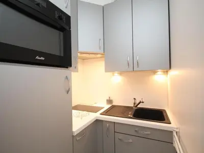Cuisine ou kitchenette dans l'établissement Bel appartement T2 avec balcon et parking à 220m du centre - FR-1-608-189