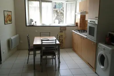 Cuisine ou kitchenette dans l'établissement CURE THERMALE OU VACANCES D'ETE AU MONT DORE