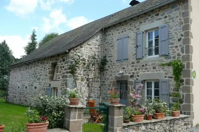 Jardin de l'établissement gîtes des abeilles
