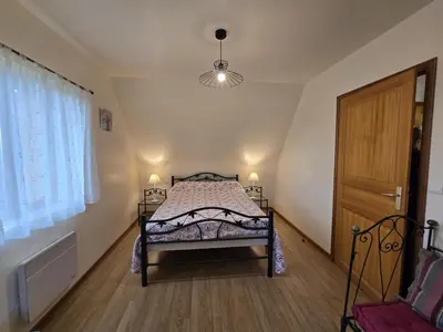 Un ou plusieurs lits dans un hébergement de l'établissement Charmante maison périgourdine à Salignac-Eyvigues, animaux acceptés - FR-1-616-5