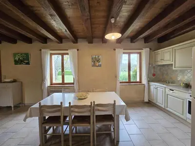 Cuisine ou kitchenette dans l'établissement Charmante maison périgourdine à Salignac-Eyvigues, animaux acceptés - FR-1-616-5