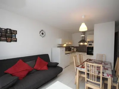 Cuisine ou kitchenette dans l'établissement Le Mont-Dore T2 Bis avec Terrasse Ouest et Wi-Fi - FR-1-608-70