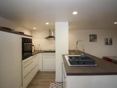 Cuisine ou kitchenette dans l'établissement La Bourboule Centre - Appartement T2 RDC avec WIFI - FR-1-608-19