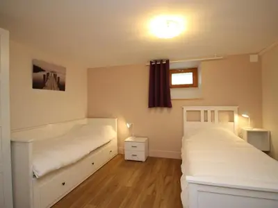 Un ou plusieurs lits dans un hébergement de l'établissement Appartement 3 pièces avec WIFI à 300 m des Thermes - FR-1-608-204