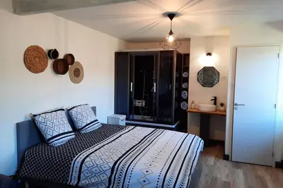 Un ou plusieurs lits dans un hébergement de l'établissement Studio avec vue sur la vezere