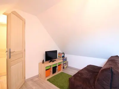 Télévision ou salle de divertissement dans l'établissement Maison confortable à La Bourboule - 8 pers, vue dégagée, parking, moderne, proche centre - FR-1-608-203