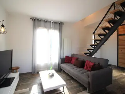 Télévision ou salle de divertissement dans l'établissement Maison confortable à La Bourboule - 8 pers, vue dégagée, parking, moderne, proche centre - FR-1-608-203